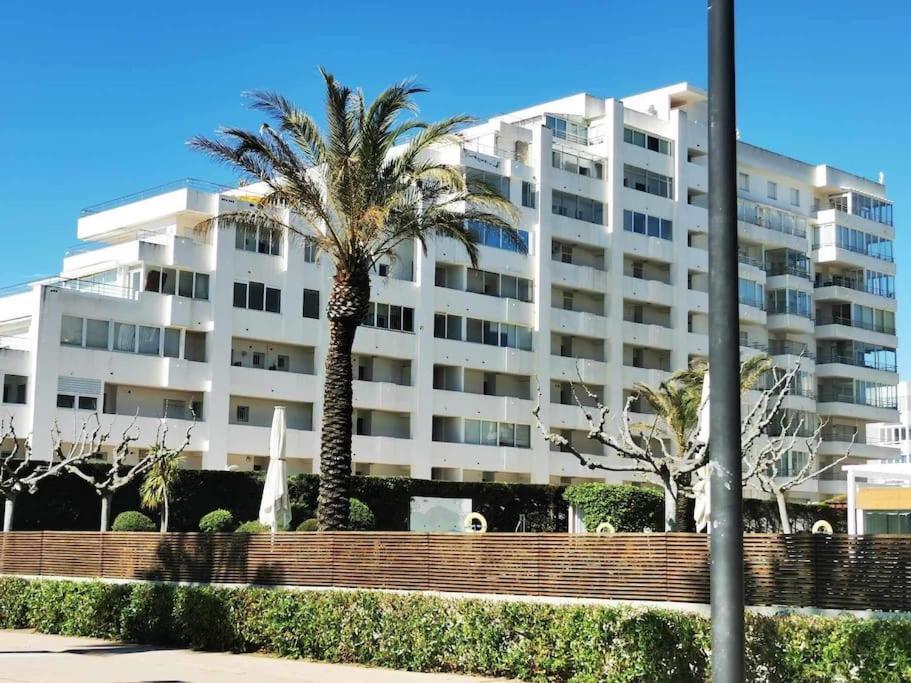 Spacieux Appartement Rose Front Mer Et Piscine Roses Dış mekan fotoğraf