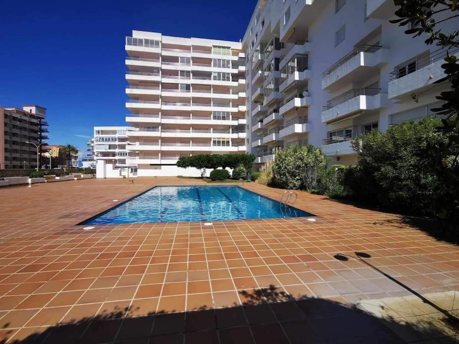 Spacieux Appartement Rose Front Mer Et Piscine Roses Dış mekan fotoğraf
