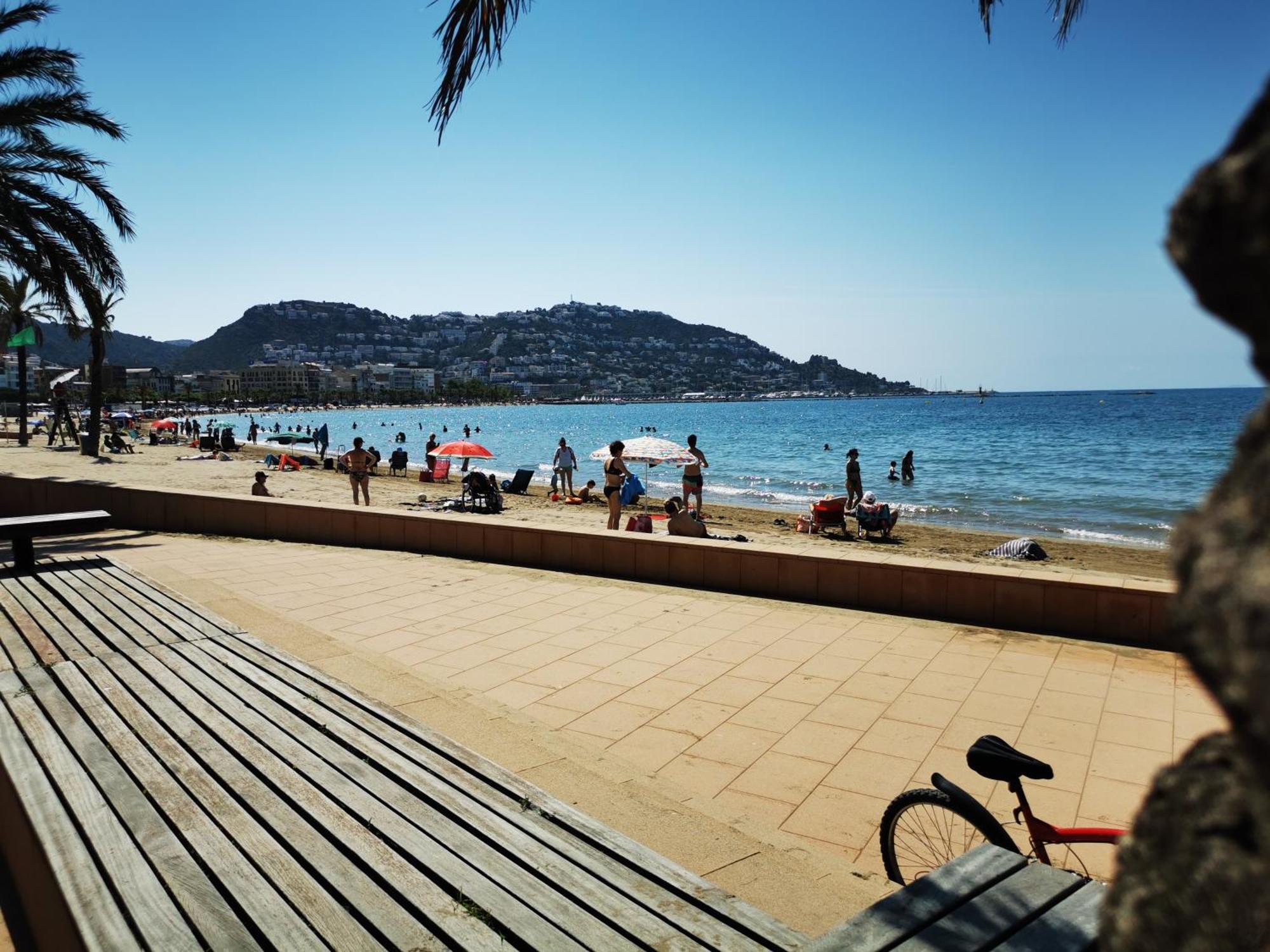 Spacieux Appartement Rose Front Mer Et Piscine Roses Dış mekan fotoğraf