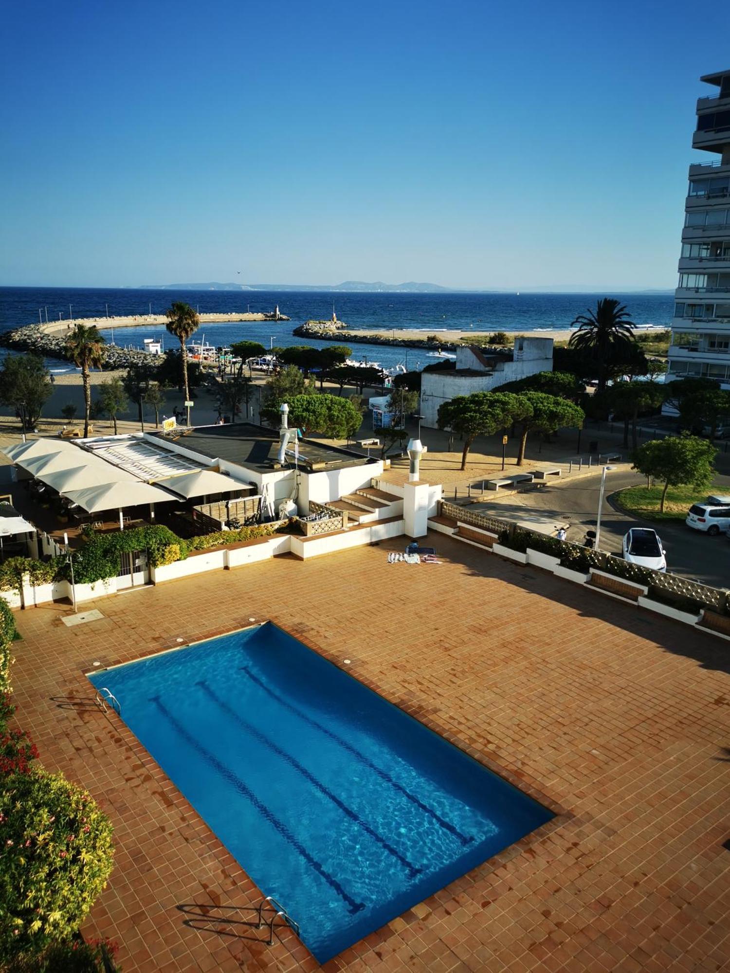 Spacieux Appartement Rose Front Mer Et Piscine Roses Dış mekan fotoğraf