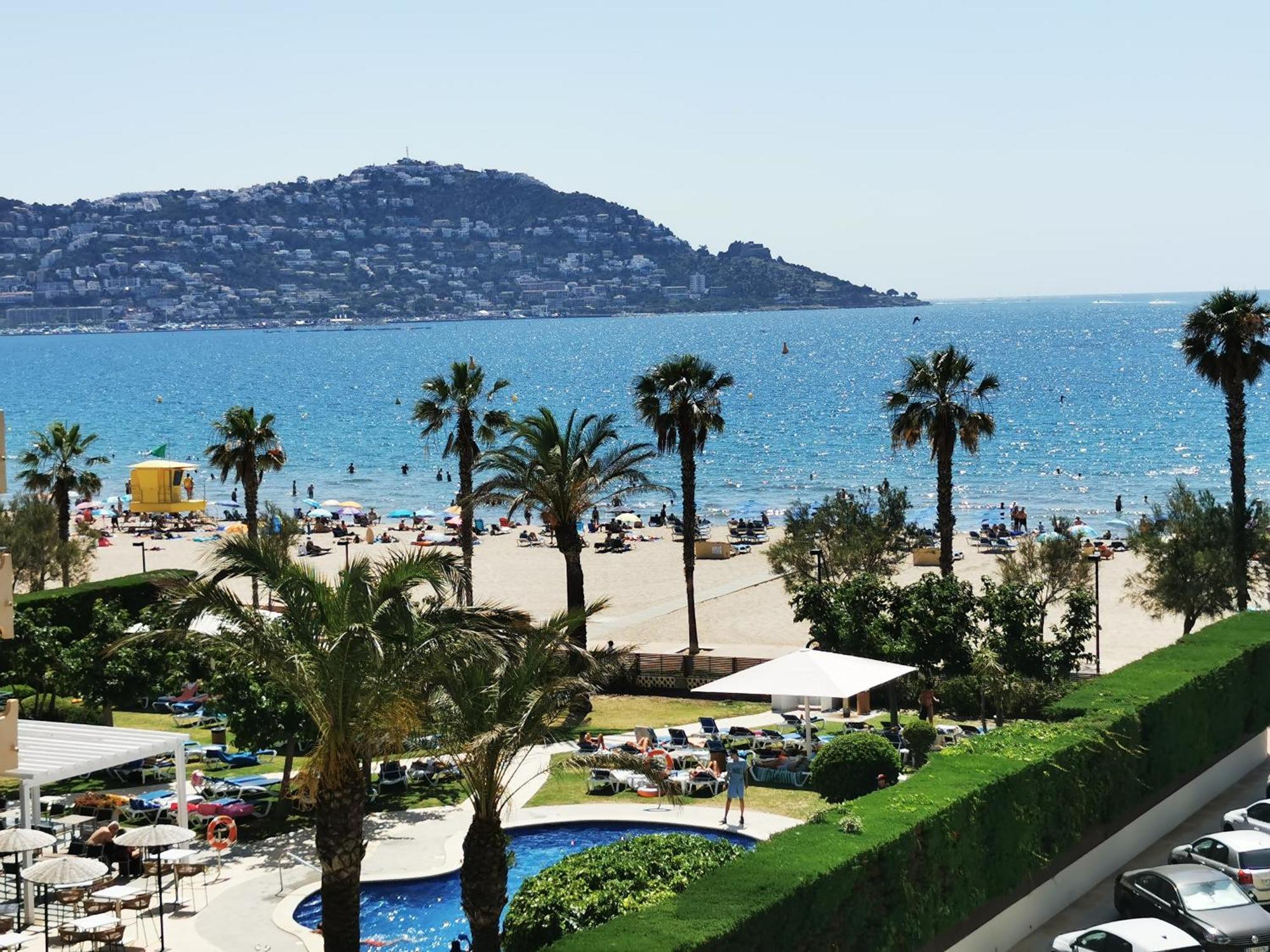 Spacieux Appartement Rose Front Mer Et Piscine Roses Dış mekan fotoğraf